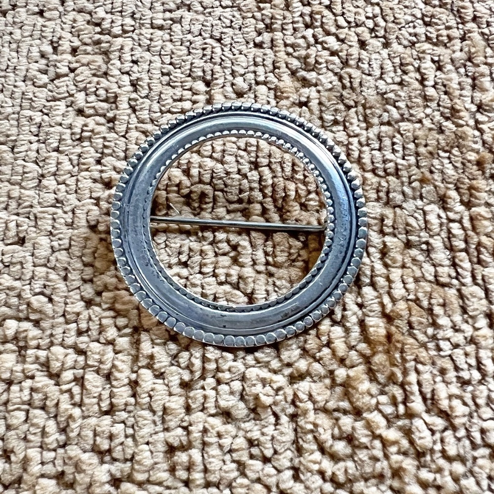 Stamped "Jewel Art" – Classic Circle Brooch – 1.5" – Sterling Silver